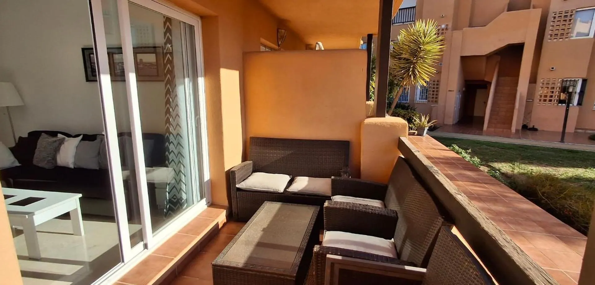 Superb 2 Beds Casares Del Solアパートメント 0*,