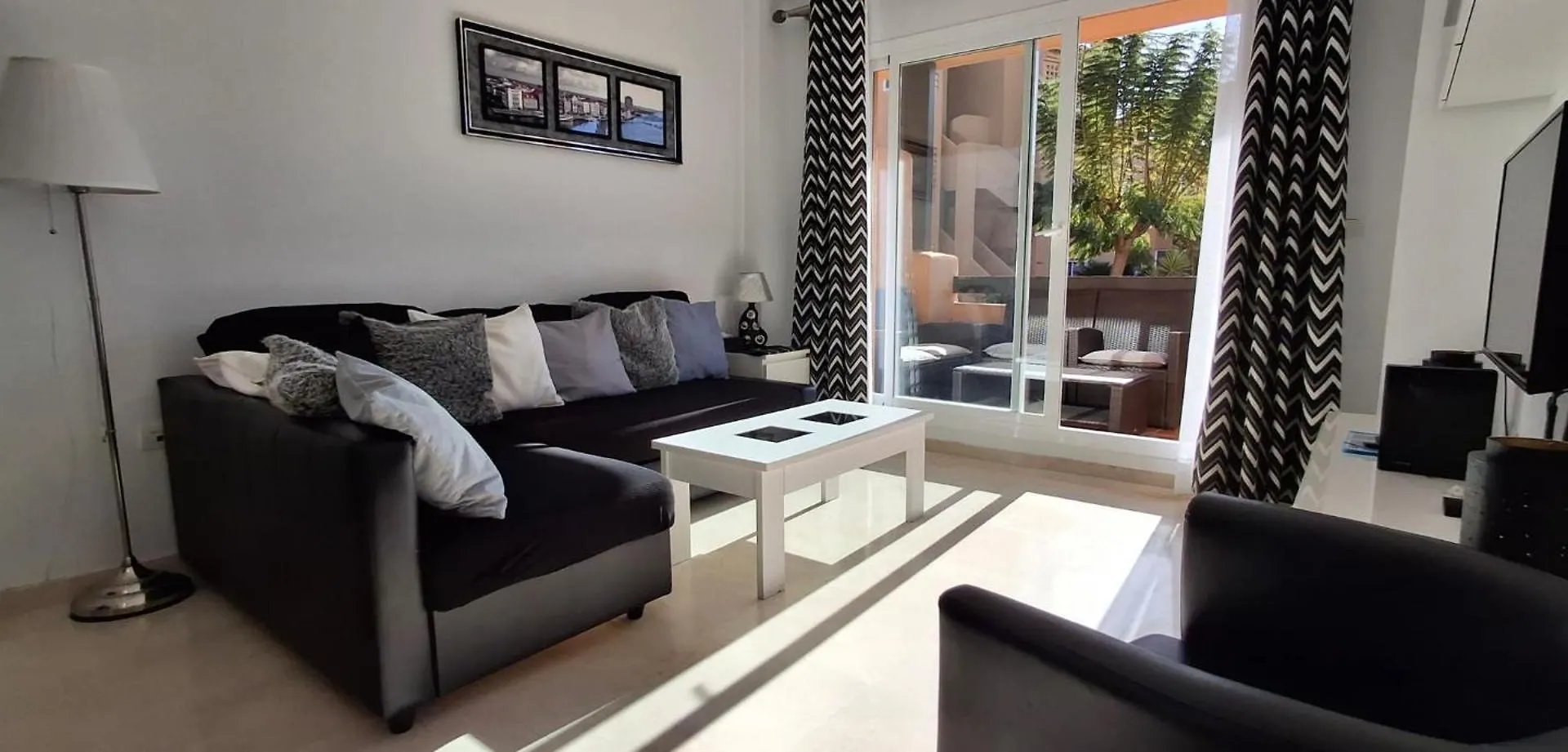 Superb 2 Beds Casares Del Solアパートメント アパート